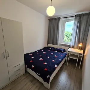https://mirrorrooms-pl-airport.warsawhotelspoland.com